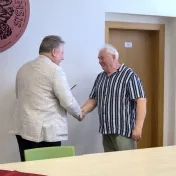 Rektor sa stretol s odchádzajúcimi zamestnancami: Poďakovanie za roky práce a oddanosti