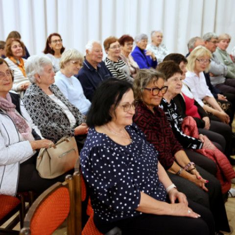 Babička roka 2026: Senický dom kultúry tlieskal pätnástim úžasným dámam!