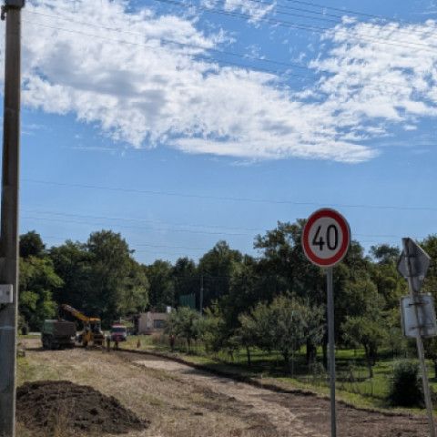 V Kunove sa začala úprava križovatky i cyklochodníka
