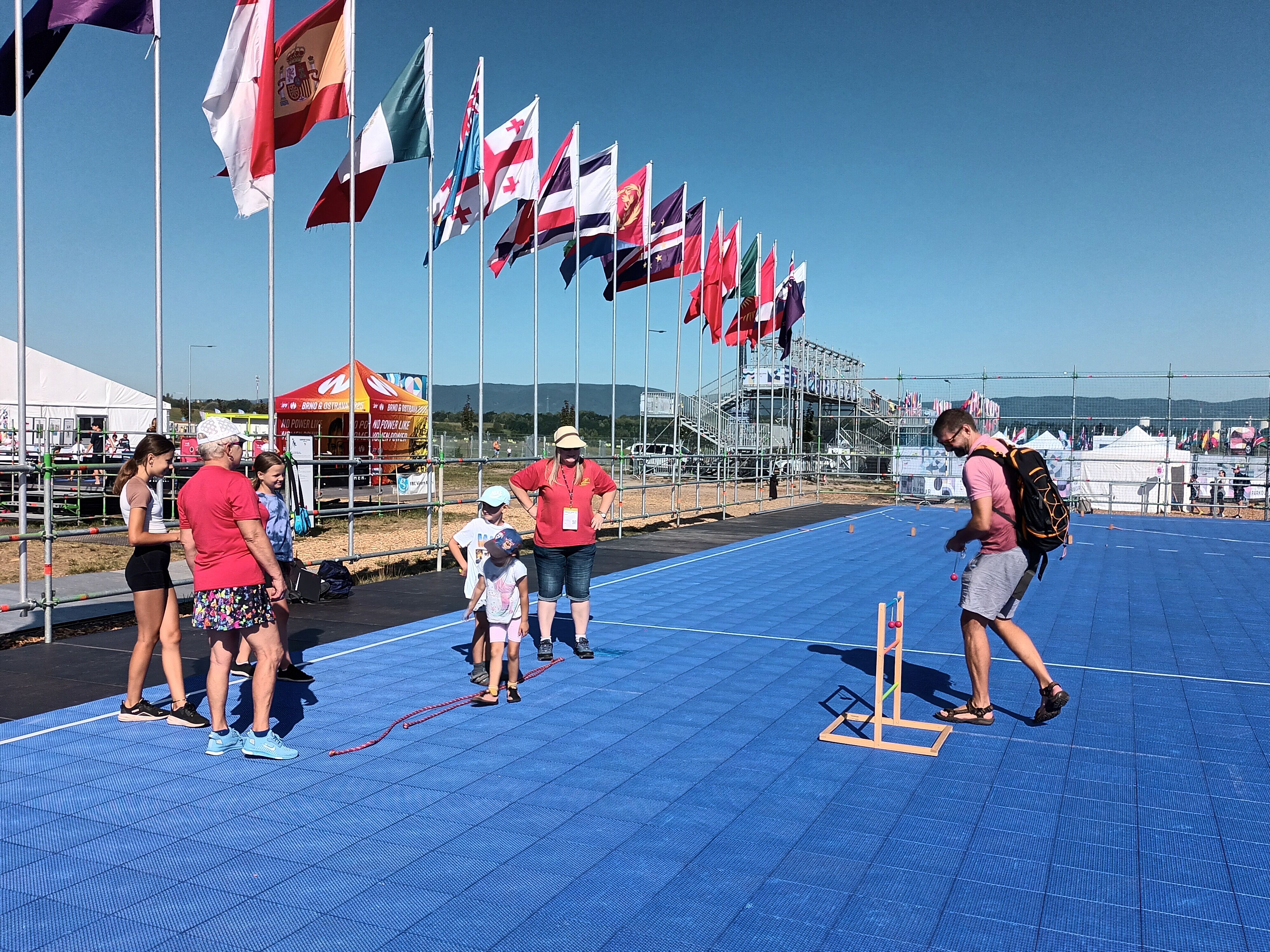 Olympijský festival U Jezera Most přivítal seniory na dni plném sportu a zábavy