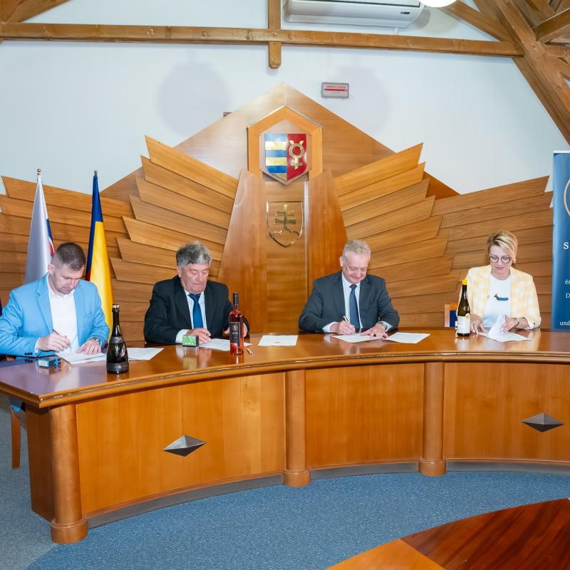 Mesto podpísalo zmluvy s vinárstvami ocenenými titulom „Víno mesta Dunajská Streda 2026“
