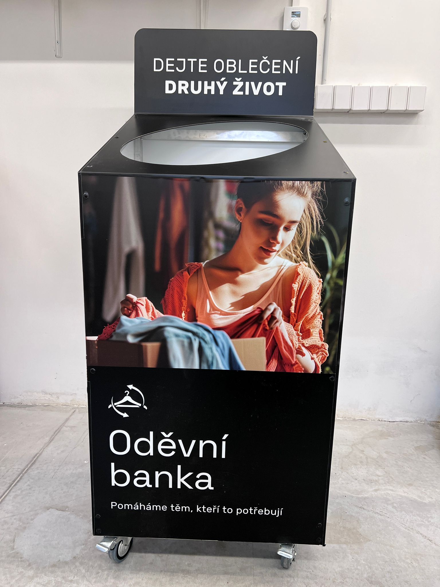 Věnujte s festivalem PURE fest a obchodním centrem Westfield Chodov oblečení potřebným. Oděvní banka umístí sběrný kontejner v rámci adventního pop-upu