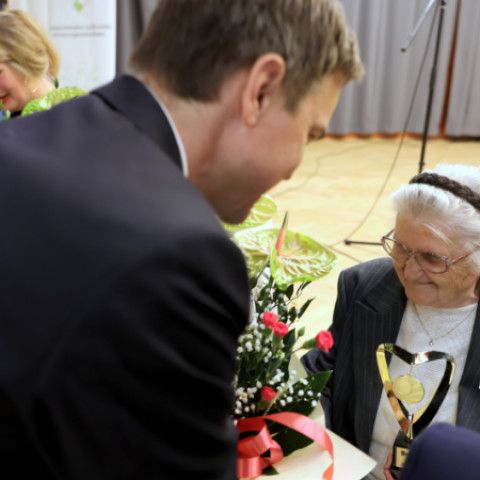Babička roka 2026: Senický dom kultúry tlieskal pätnástim úžasným dámam!