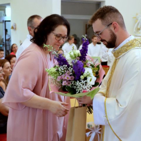 Novokňaz Jakub Jurkovič slávil v Senici primičnú svätú omšu