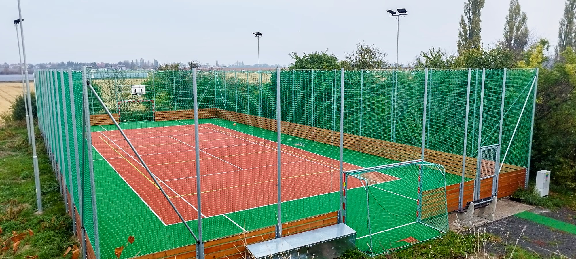 Víceúčelové hřiště na Všechlapském vrchu je dokončeno a slouží veřejnosti