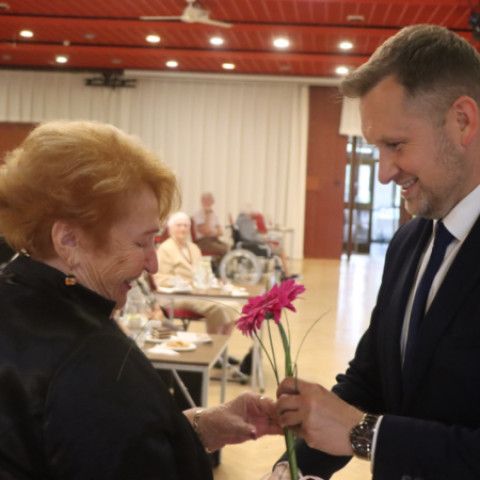 Mesto Senica s úctou privítalo svojich tohtoročných jubilantov
