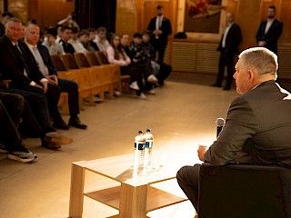 Premiér Robert Fico diskutoval so študentmi v Handlovej