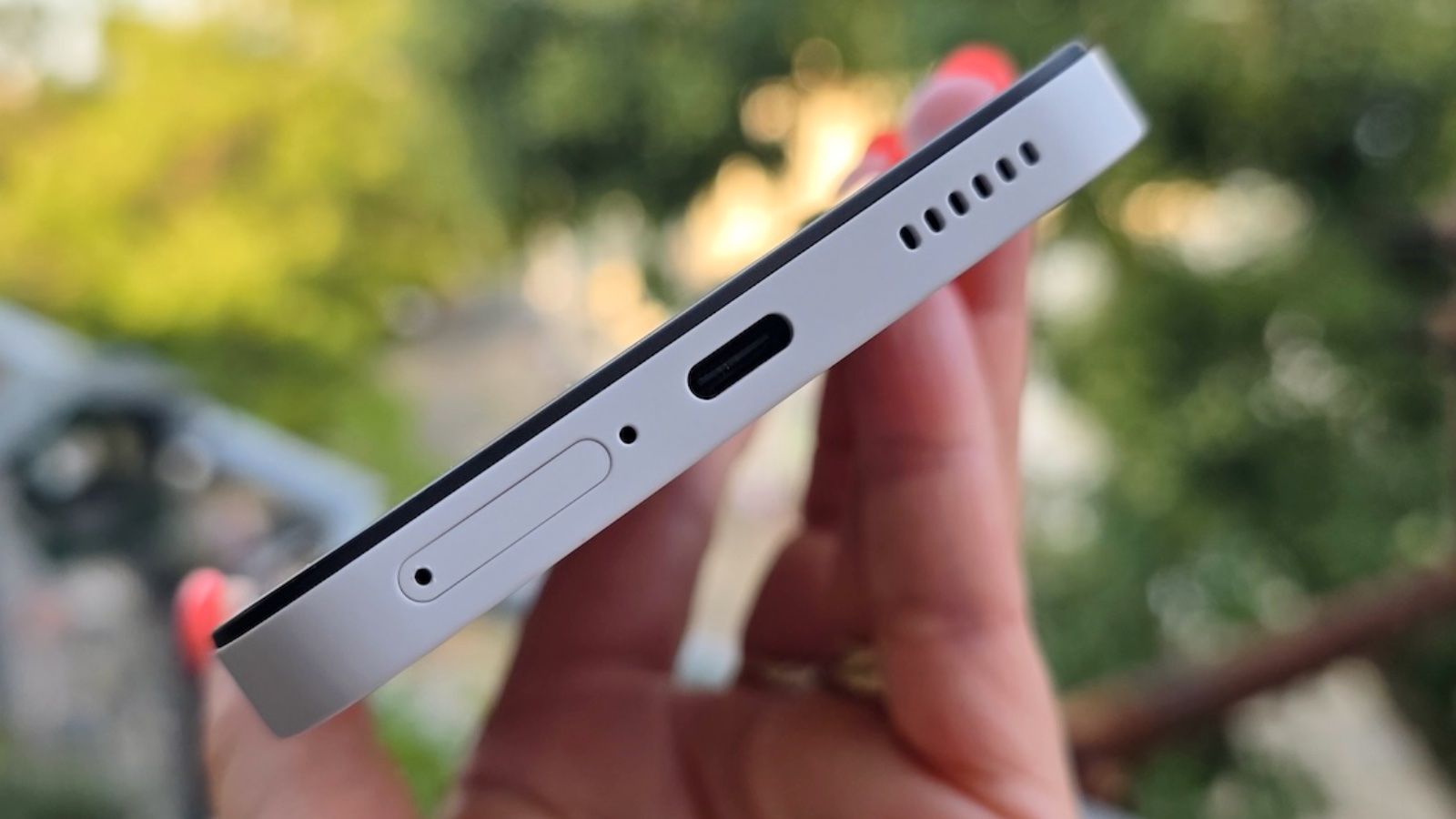 Recenzia Nothing Phone (4b): Rozumná štýlovka