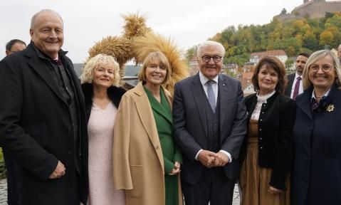 Erntekrone an Bundespräsident Steinmeier übergeben