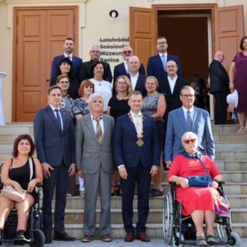 Slávnostné zastupiteľstvo vzdalo poctu Jánovi Petrovi a Miloslavovi Chomovi