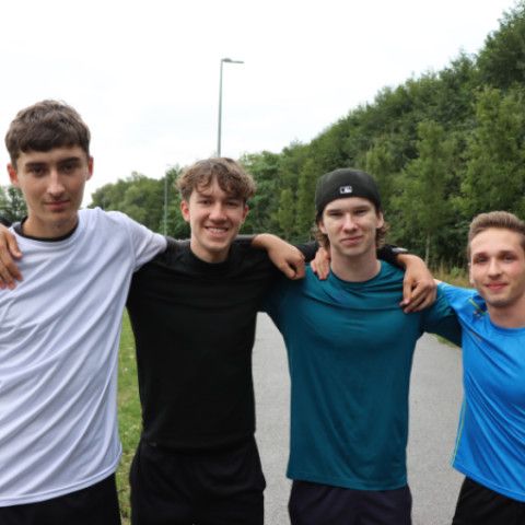Behať by chceli, ale nemôžu. Seničania napriek dažďu bežali za tri deti