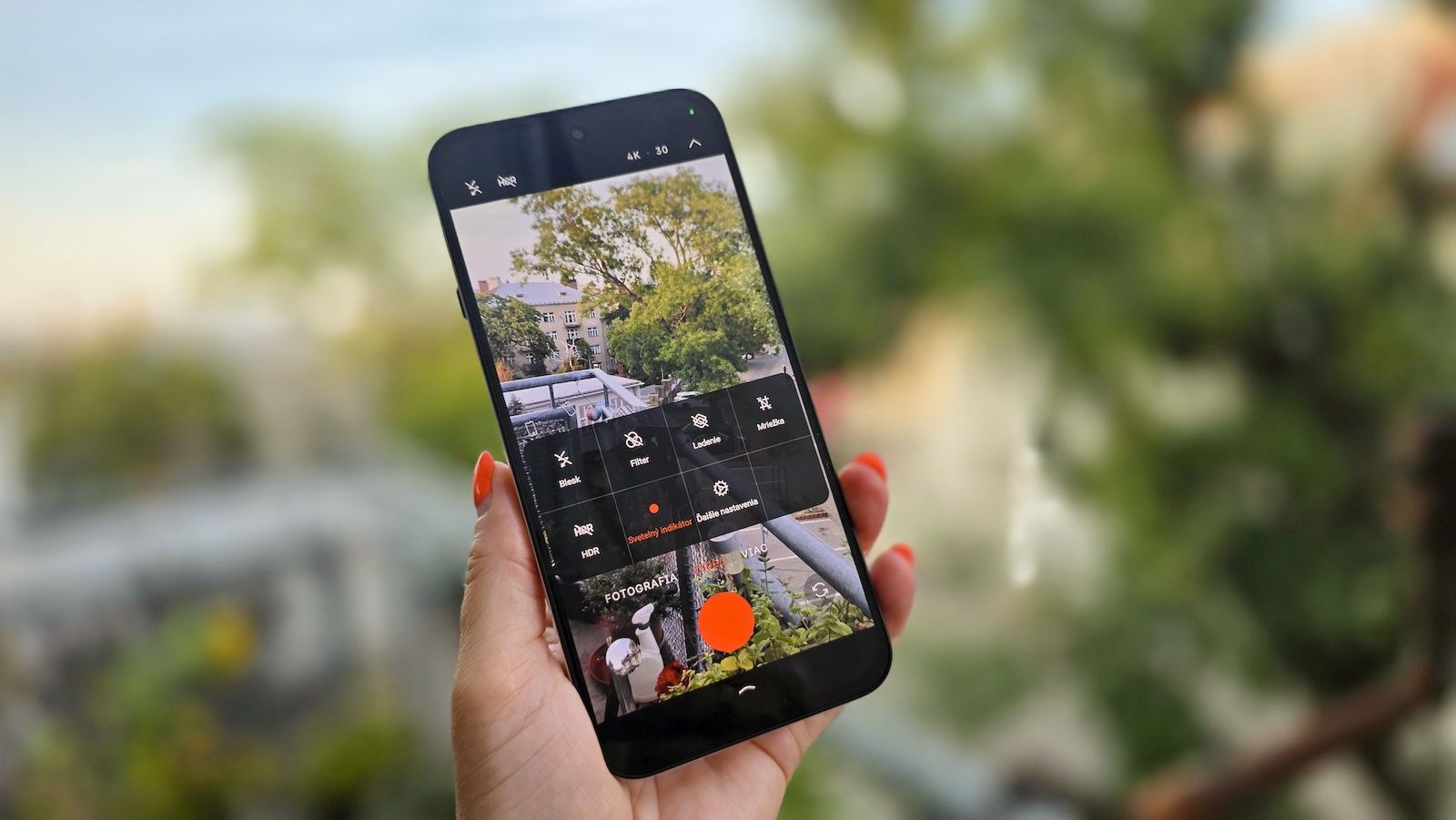 Recenzia Nothing Phone (4b): Rozumná štýlovka