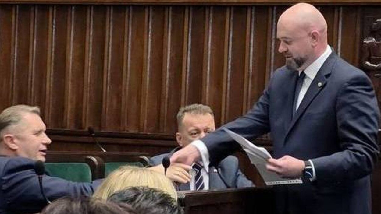 Zaproponowałem PiS podpisanie wniosku o odwołanie Cienkowskiej. Podpisów brak