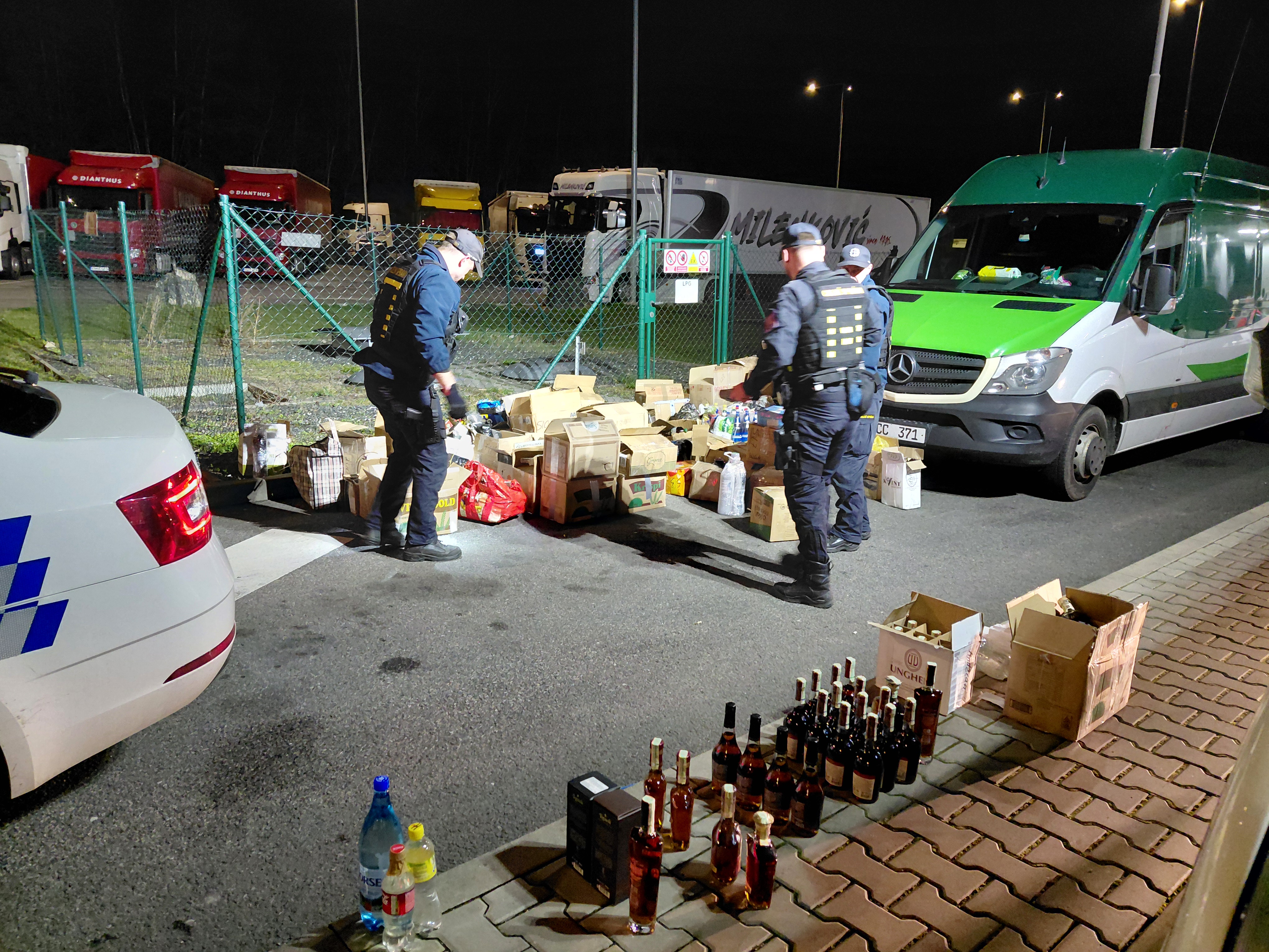 Alkohol mířící z Moldávie do Irska zadrželi středočeští celníci