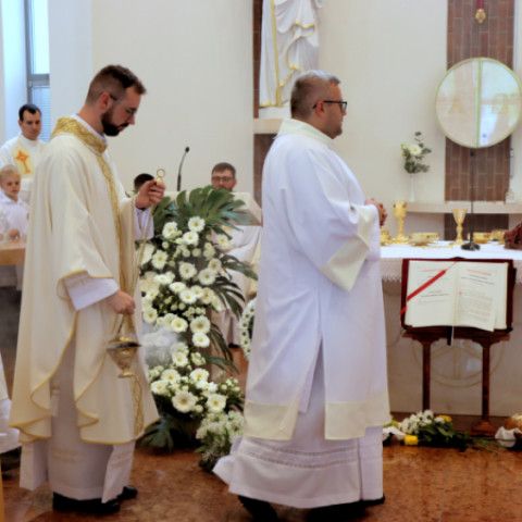 Novokňaz Jakub Jurkovič slávil v Senici primičnú svätú omšu