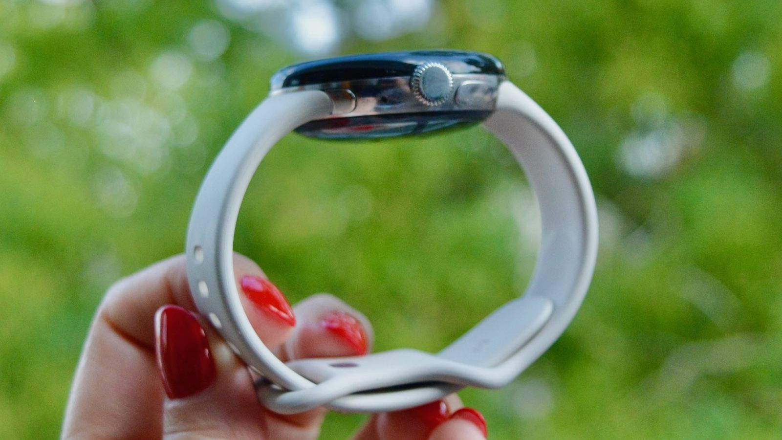 Aktualizácia Google Pixel Watch prináša praktické gestá aj osobnejšieho asistenta