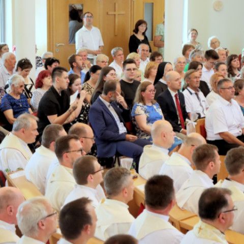 Novokňaz Jakub Jurkovič slávil v Senici primičnú svätú omšu