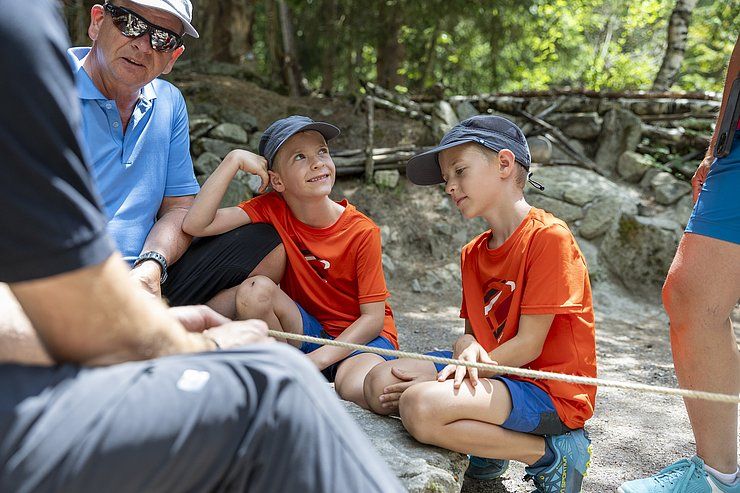 Gelungenes Familienfest im Ötzi-Dorf & Greifvogelpark Umhausen