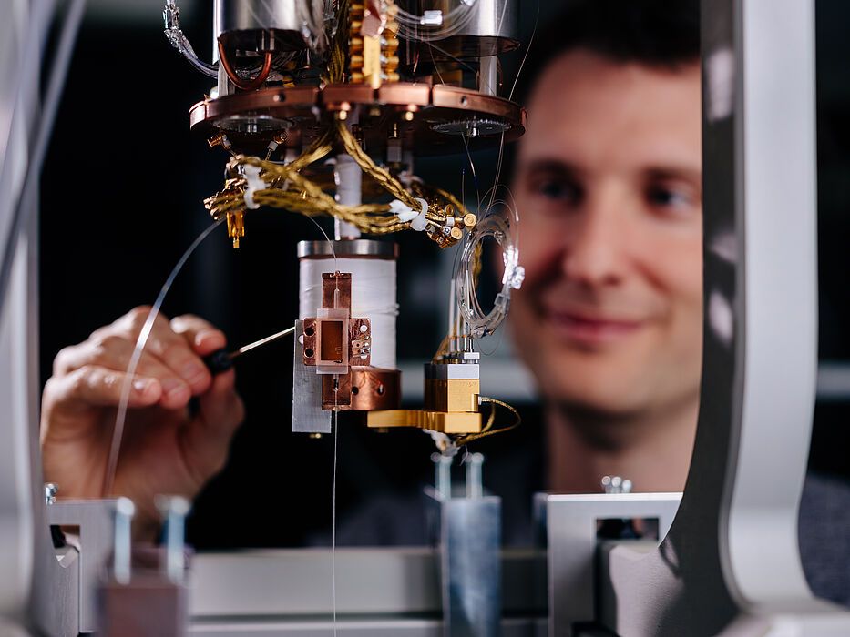 Schlüsseltechnologie für photonische Quantum Prozessor Units: Universität Paderborn koordiniert neues Verbundprojekt
