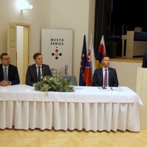 Slávnostné zastupiteľstvo vzdalo poctu Jánovi Petrovi a Miloslavovi Chomovi
