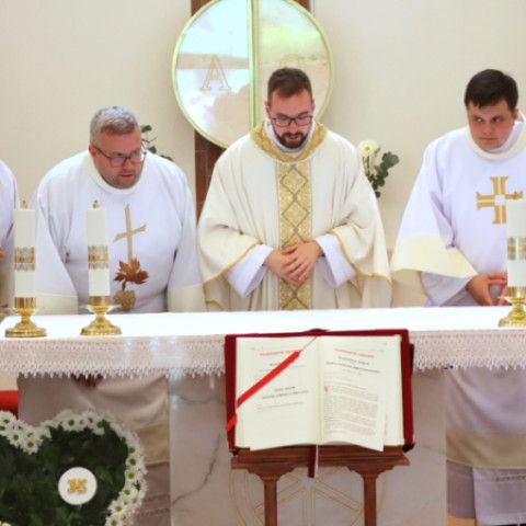 Novokňaz Jakub Jurkovič slávil v Senici primičnú svätú omšu