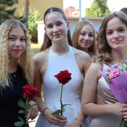 Školákom dnes začínajú prázdniny