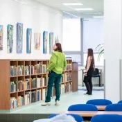 Vernisáž Aleny Sedlákovej (Alenis): TRBLIETANIE SVETIEL A AKVARELY