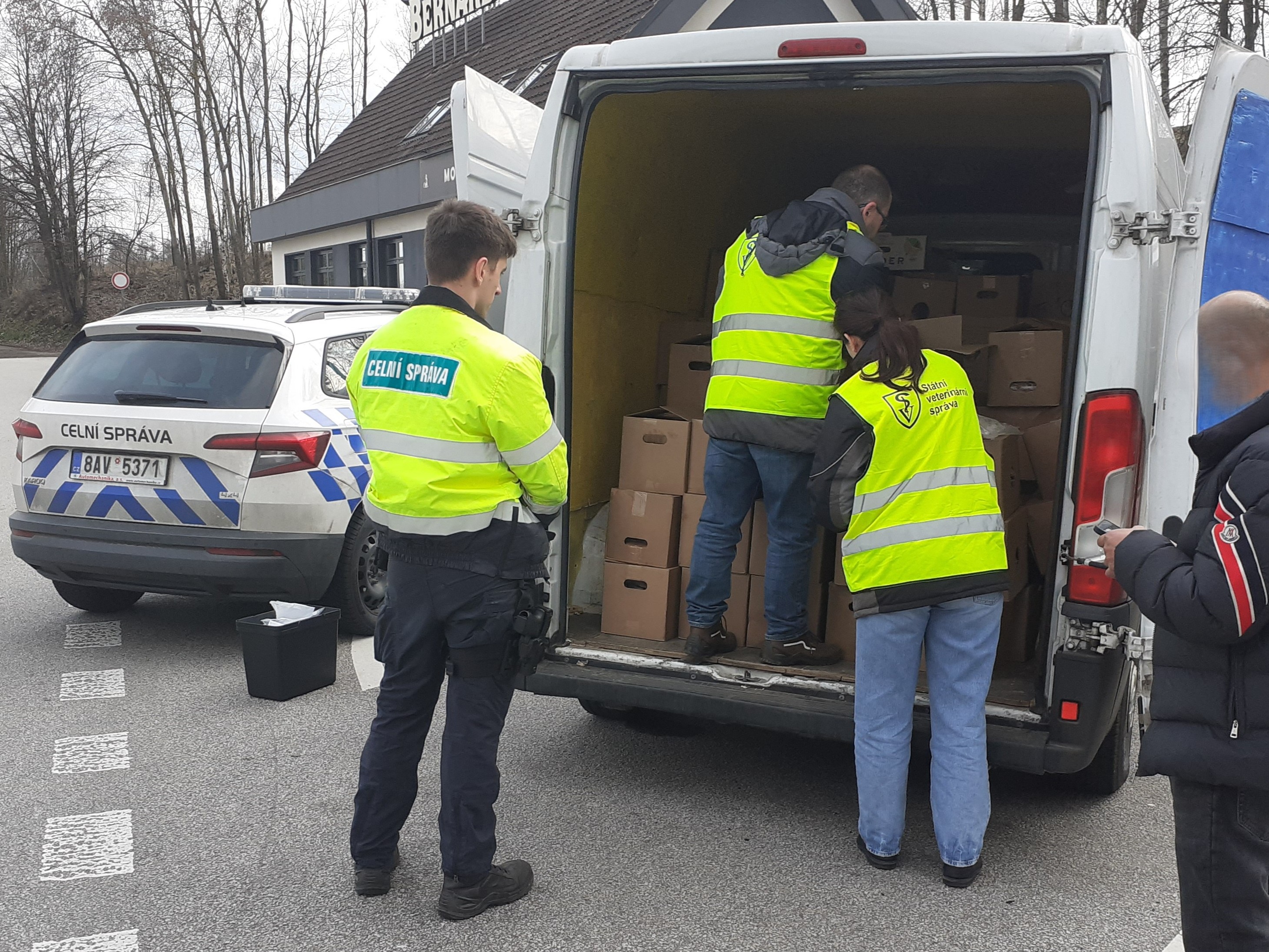 Tunu závadného masa zadrželi celníci na Vysočině