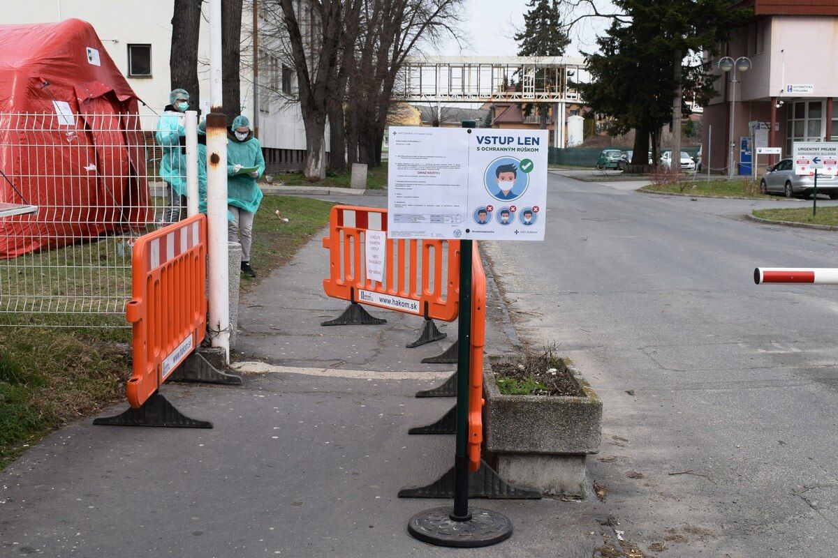 Do michalovskej nemocnice dorazil nový lineárny urýchľovač. Pracovisko prerábajú za vyše 4 milióny eur