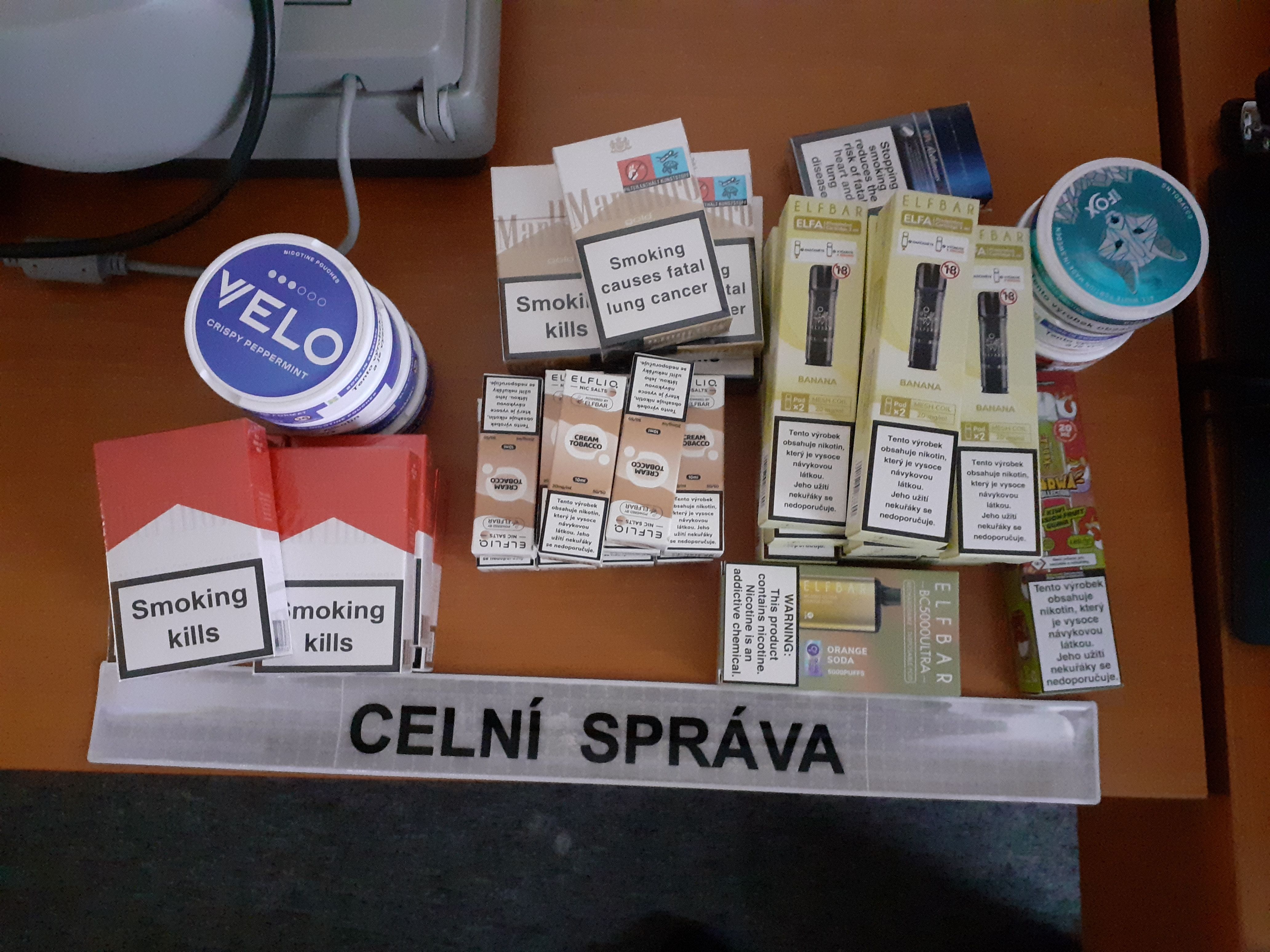 Karlovarští celníci zajistili při jedné kontrole 300 tisíc kusů neznačených cigaret