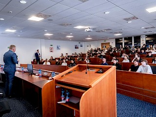 Diskusia predsedu vlády so študentmi v Trenčíne