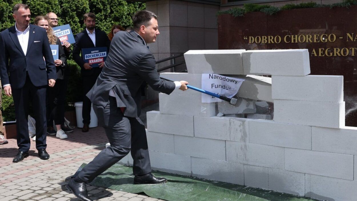 Rozbijmy monopol NFZ! Nie dolewajmy wody do dziurawego wiadra!