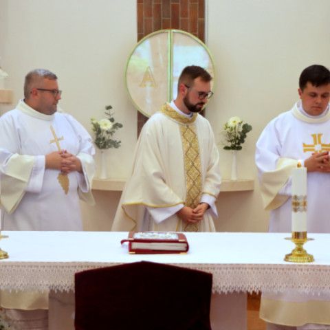 Novokňaz Jakub Jurkovič slávil v Senici primičnú svätú omšu