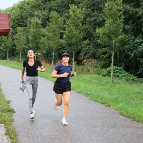 Behať by chceli, ale nemôžu. Seničania napriek dažďu bežali za tri deti