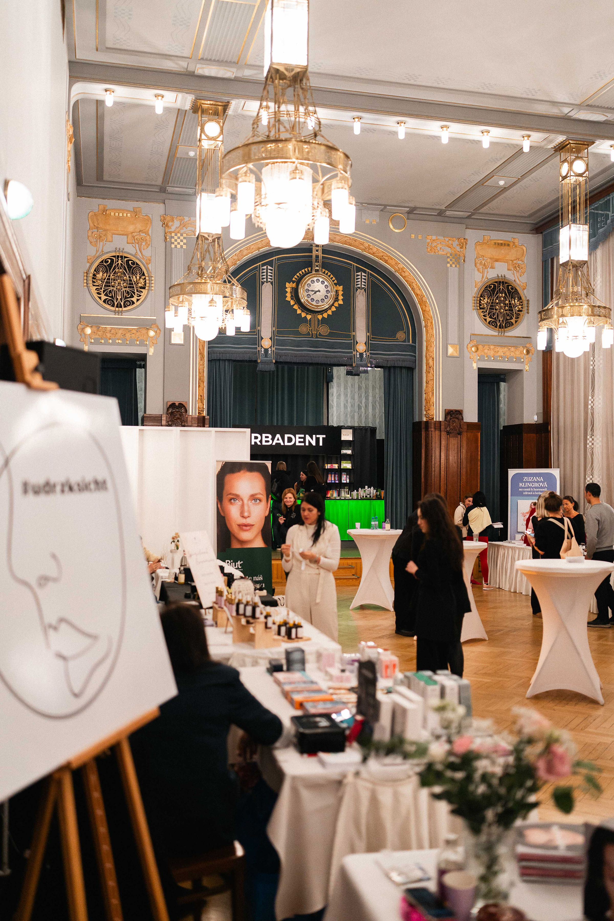 New Year’s Flow: Jóga & Beauty festival naplnil Obecní dům