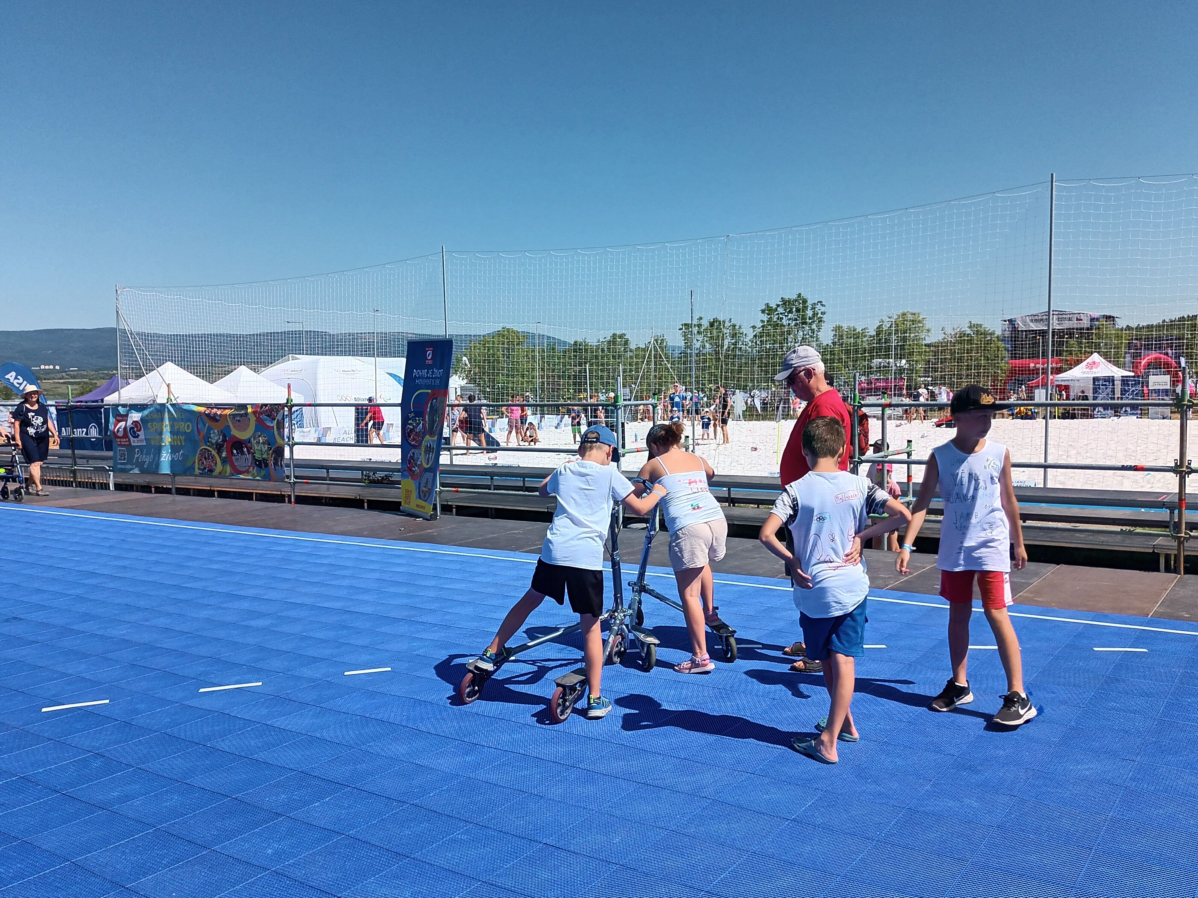 Olympijský festival U Jezera Most přivítal seniory na dni plném sportu a zábavy