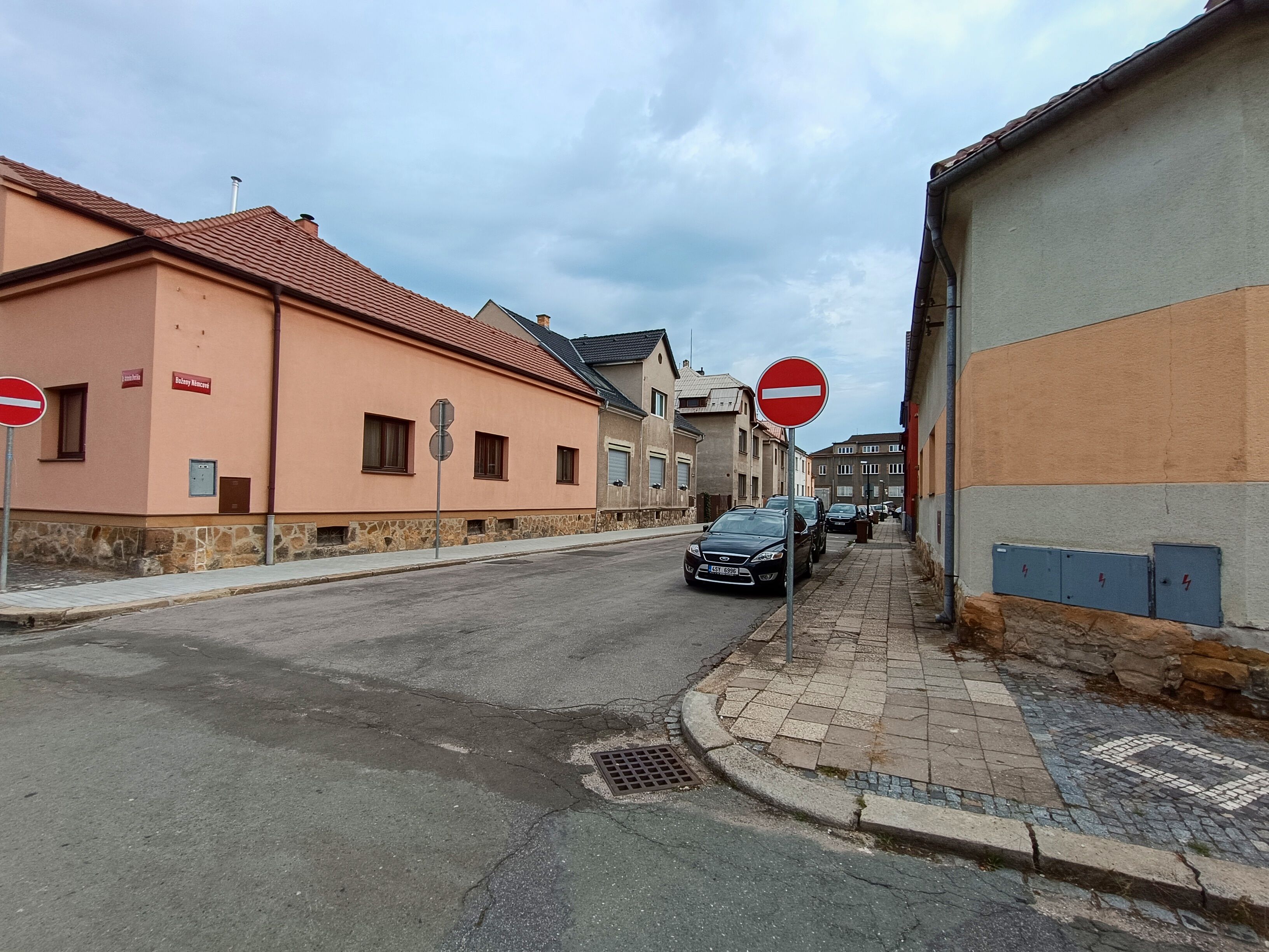 Celá ulice Boženy Němcové bude mít nový povrch