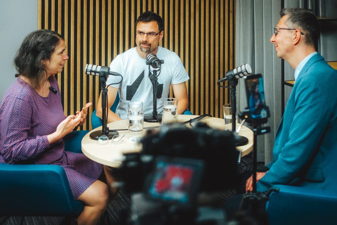 Filantropia, ktorá sa sama financuje. Príbeh manželov Vlčkovcov pripomína Nobelove ceny (podcast)