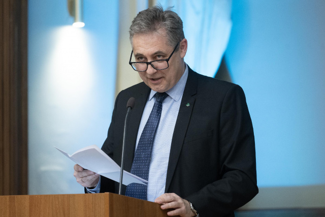 A múlt értékeinek felmutatása és tanúság a jövőt szolgáló szellemi munkáról – Ünnepi kiadványok az Akadémián 2.