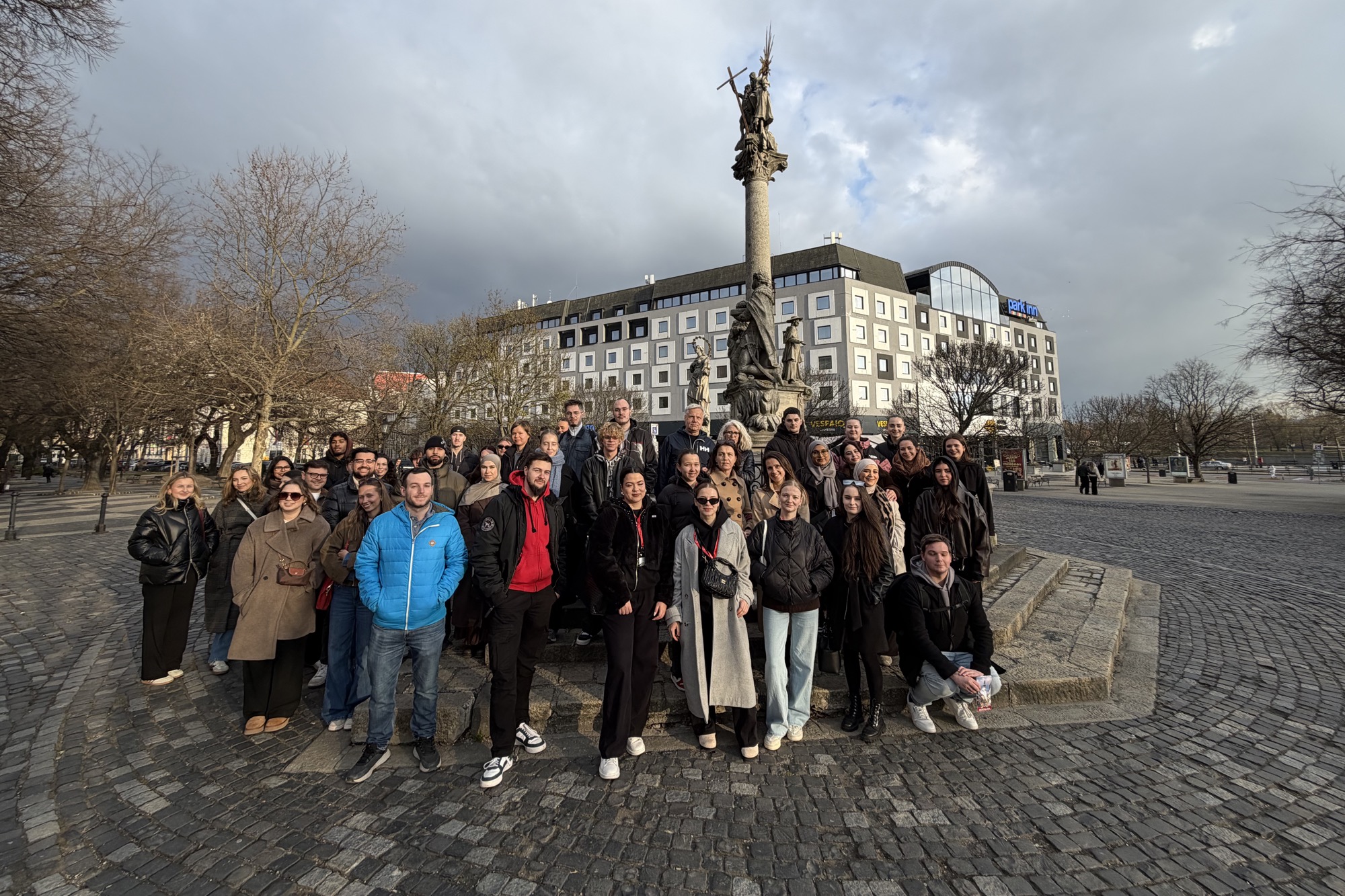 Študenti z viacerých krajín si na NHF EUBA vyskúšali riadenie virtuálneho podniku