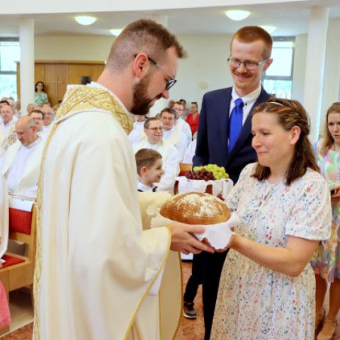 Novokňaz Jakub Jurkovič slávil v Senici primičnú svätú omšu