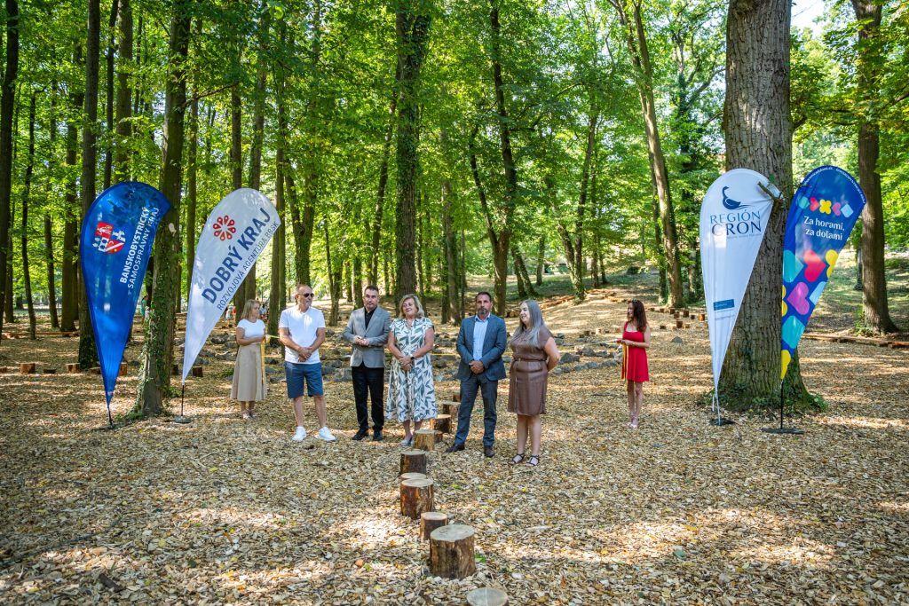 V PARKU V ŽIARI NAD HRONOM PRIBUDLO ZÁŽITKOVÉ BLUDISKO
