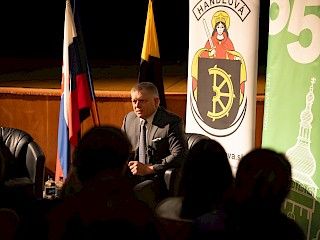 Premiér Robert Fico diskutoval so študentmi v Handlovej