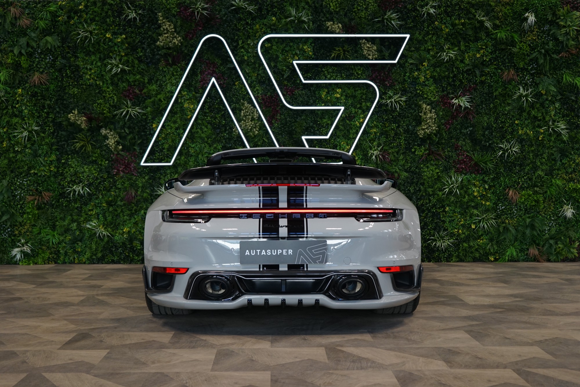 Porsche 911 Turbo S (992) od TechArt: Když brutální rychlost nestačí