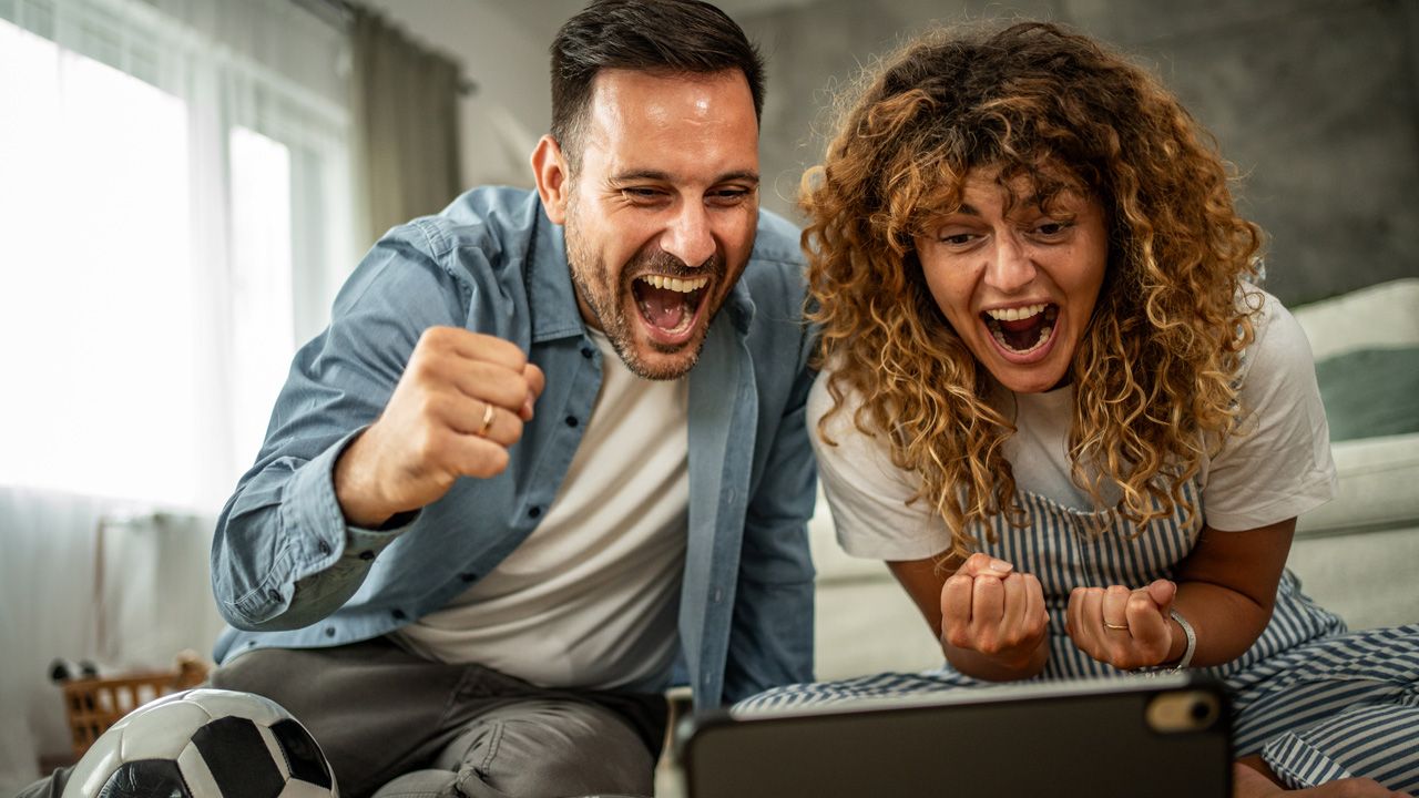 Wohnzimmer statt Fanmeile – und parallel am Smartphone So will Deutschland die WM 2026 schauen