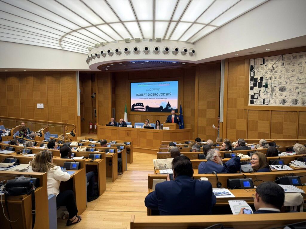 Svet sleduje ako chránime ľudské práva