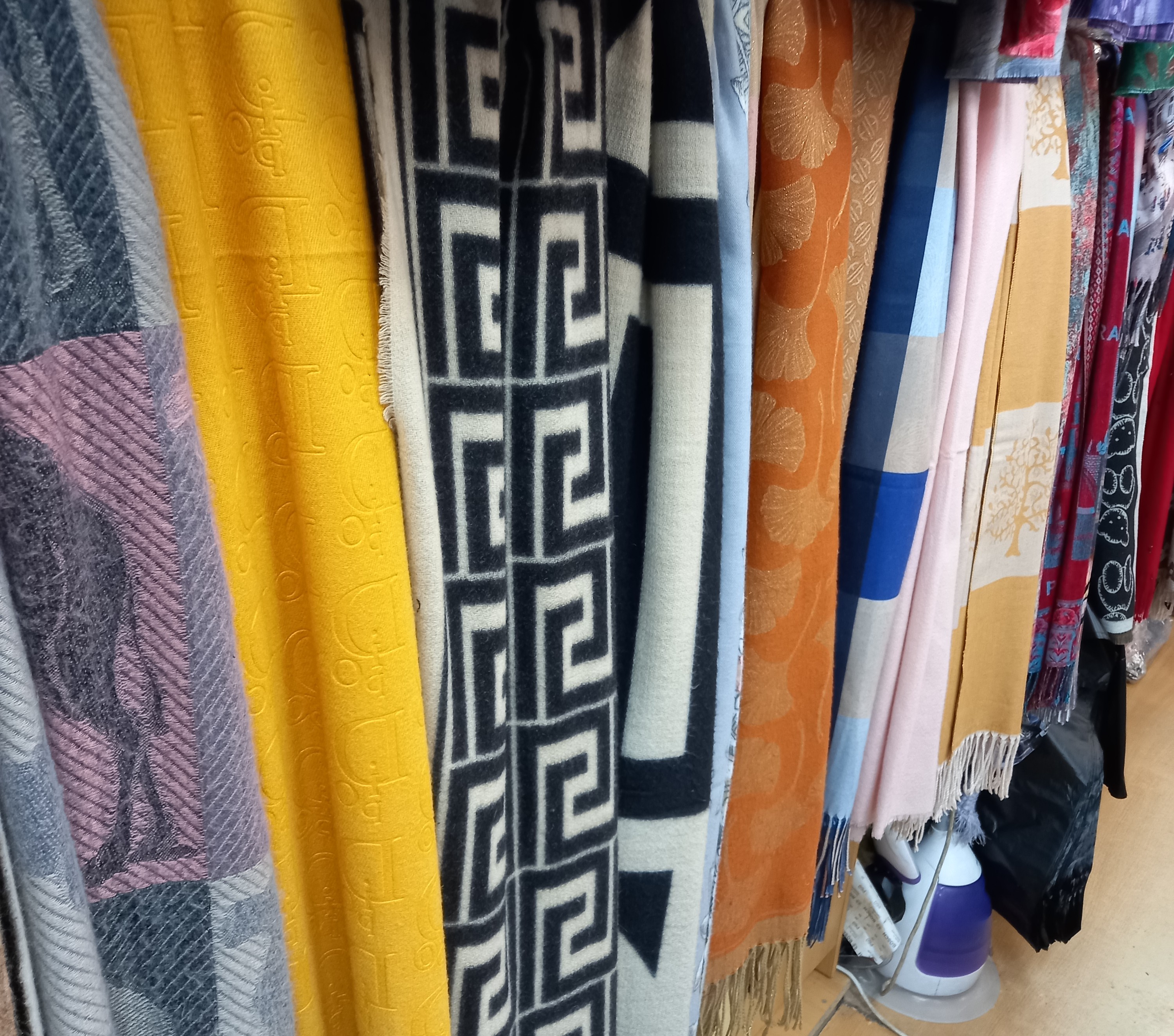 Pražským celníkům se podařilo v závěru uplynulého týdne odhalit zboží podezřelé z porušování práv duševního vlastnictví v hodnotě přes 45 milionů korun