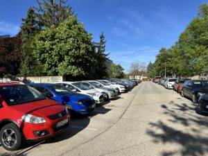 Od 30. apríla bude uzavretá cesta a chodník pred Okresným úradom