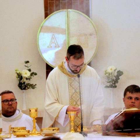 Novokňaz Jakub Jurkovič slávil v Senici primičnú svätú omšu