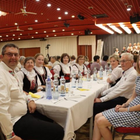 Súbory seniorov sa opäť stretli na pódiu